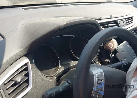 2014 Nissan Rogue Sv z USA, uszkodzony, nr VIN 5N1AT2MV7EC805766